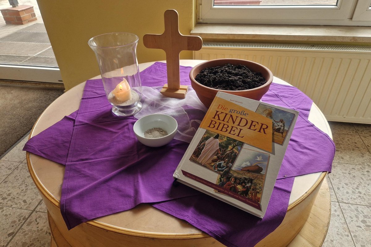 Titelbild für Beitrag: Aschermittwoch mit Andacht in der Schulgemeinschaft