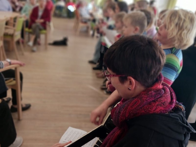 Titelbild für Beitrag: Heimliche Weihnachtsgrüße und stimmungsvolle Lieder