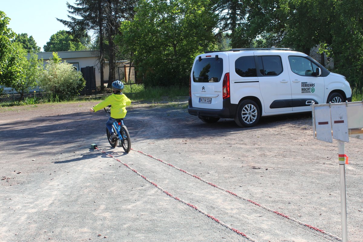 Titelbild für Beitrag: Fahrradturnier auf dem Parkplatz