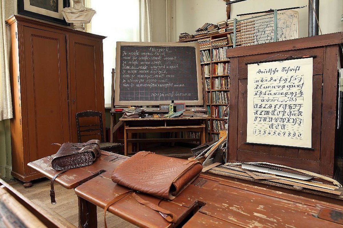 Titelbild für Beitrag: Eine Reise in die Vergangenheit – Besuch im Schulmuseum