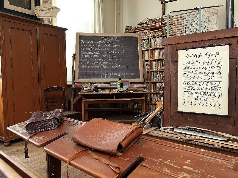 Titelbild für Beitrag: Eine Reise in die Vergangenheit – Besuch im Schulmuseum